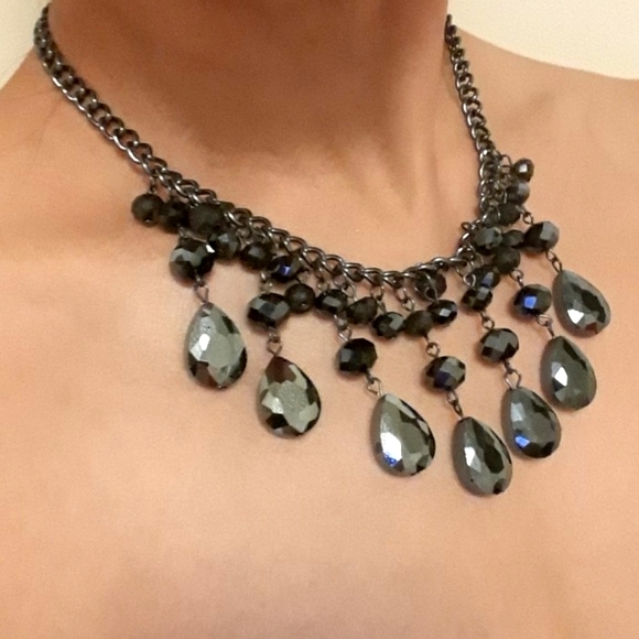 BLACK CRYSTAL TEARDROPS NECKLACE - Picture 7 of 8
